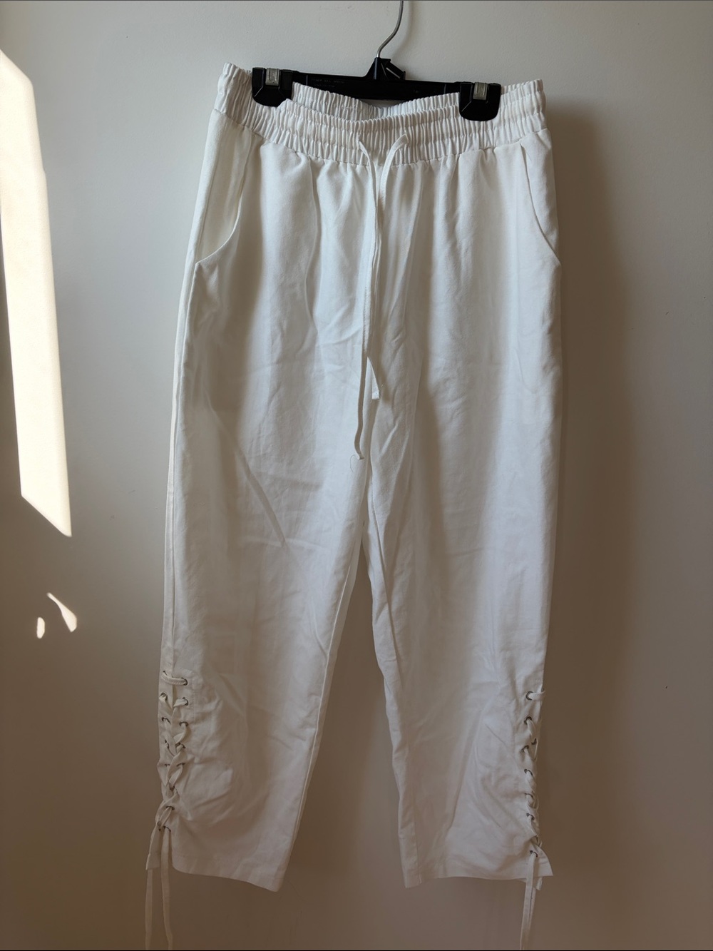 White Lace-Up Drawstring Capris - Picture 5 of 11